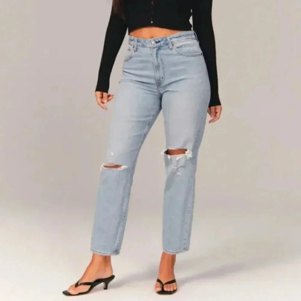NWT Abercrombie and Fitch High Rise Mom Jean Light Ripped Wash